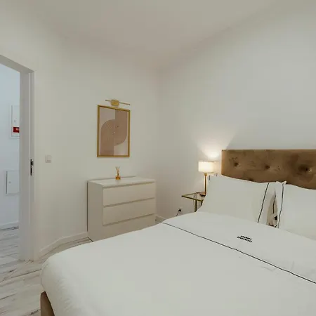 Flat 4 *